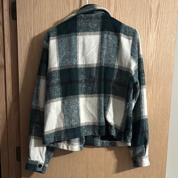 SHEIN Green and White Shirt Jacket - Picture 4 of 4